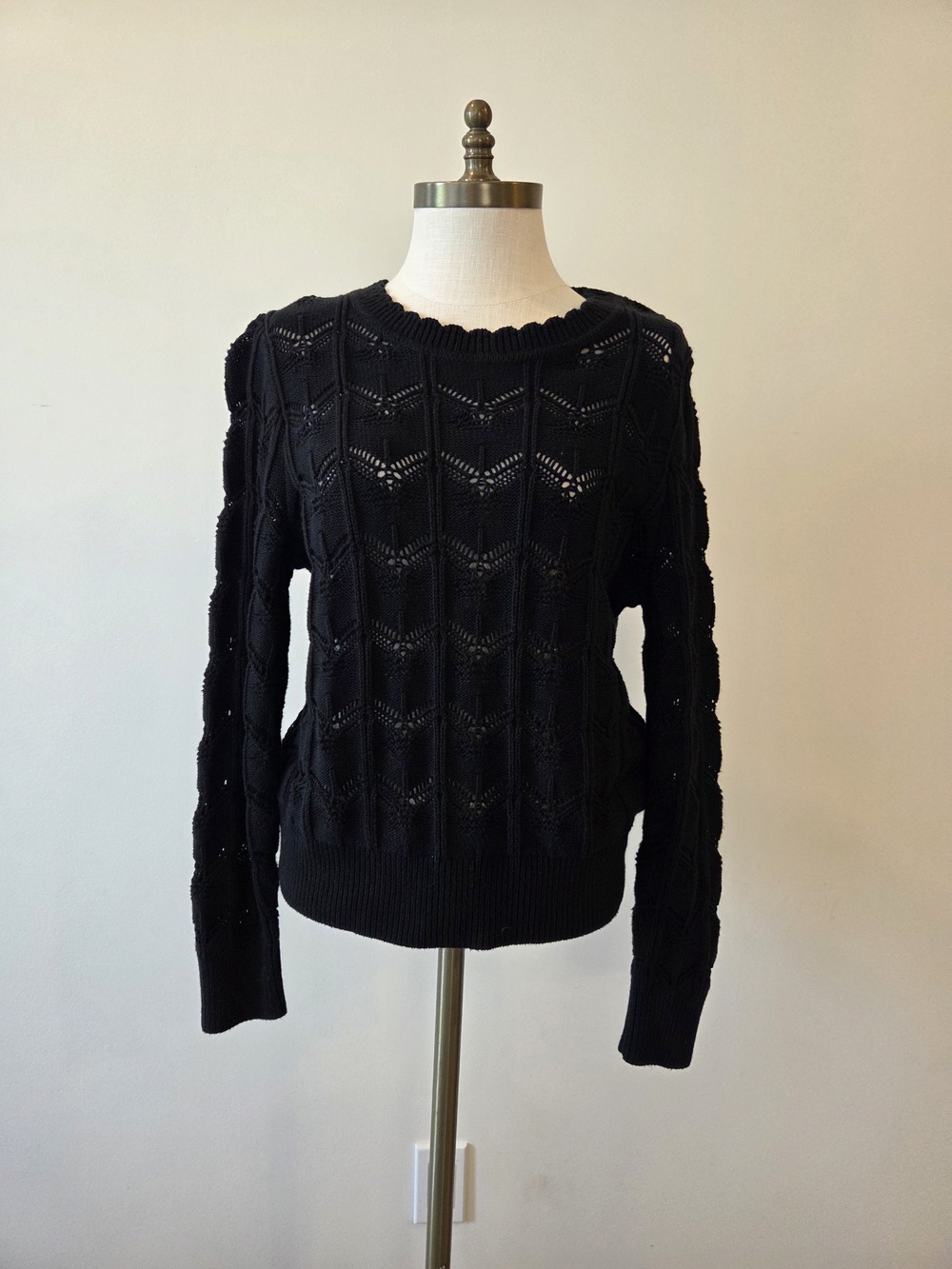 GAP Black Open Knit Crew Neck Sweater Size M NWT